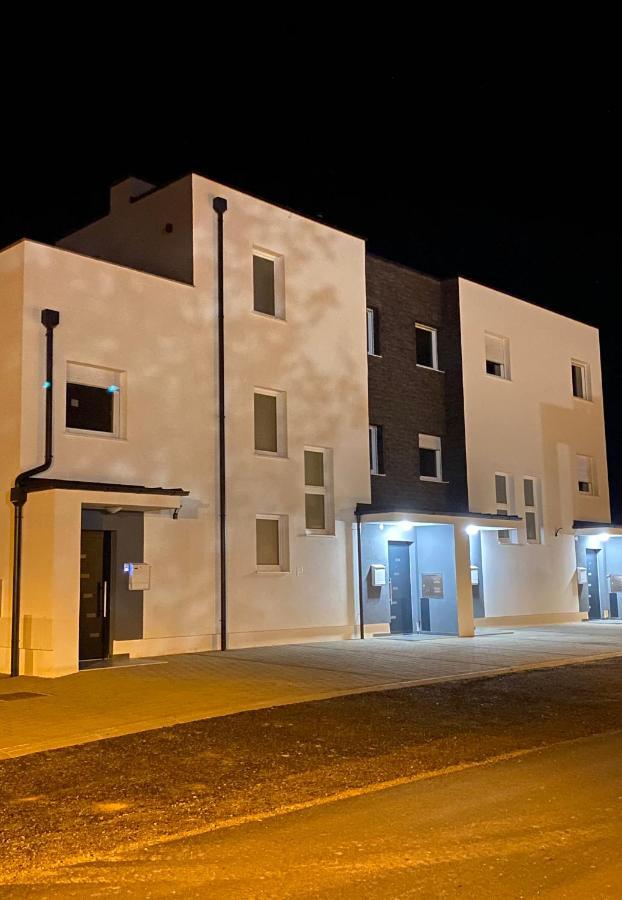 Penthouse West S Apartman Varasd Kültér fotó